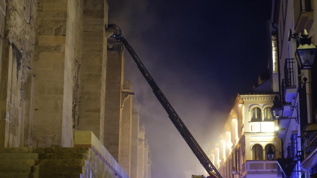 Extinguido completamente el incendio de la Mezquita de Córdoba, que abrirá este sábado