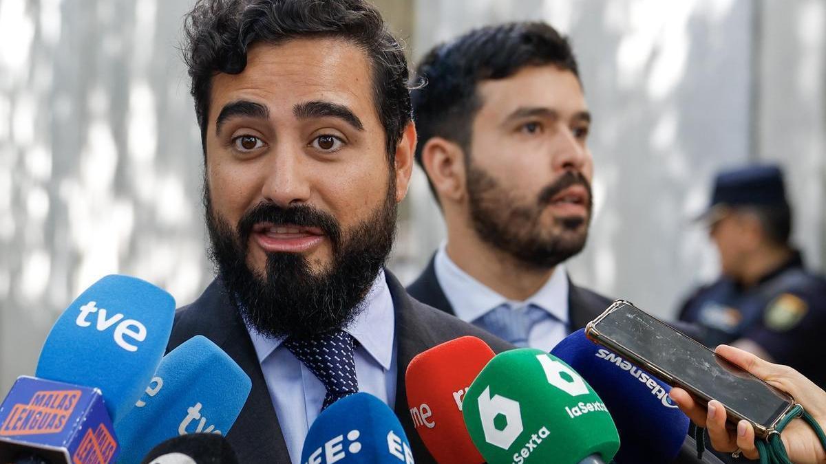 Alvise atiende a los medios antes de declarar por segunda vez ante el Tribunal Supremo.