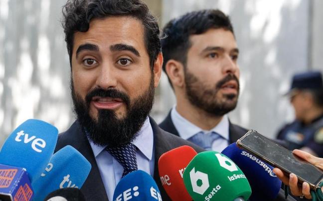 Alvise atiende a los medios antes de declarar por segunda vez ante el Tribunal Supremo. / EFE Alvise atiende a los medios antes de declarar por segunda vez ante el Tribunal Supremo.