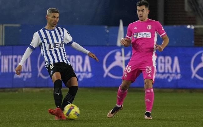 Salva Sevilla, durante el último Alavés-Burgos en Mendizorroza.