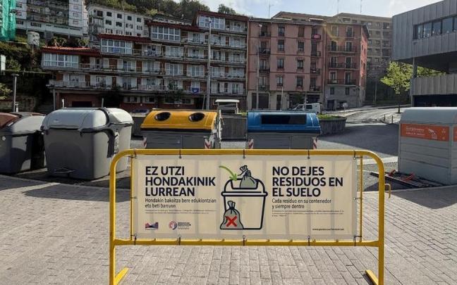 Contenedores en la plaza Bizkaia.