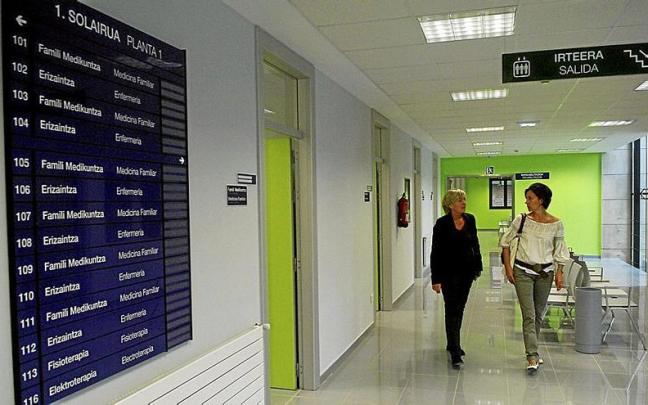 Las consultas médicas, tanto en ambulatorios como en hospitales, se han incrementado un 16% con respecto a 2019, el último año prepandemia. | FOTO: JOSE MARÍA MARTÍNEZ Las consultas médicas, tanto en ambulatorios como en hospitales, se han incrementado un 16% con respecto a 2019, el último año prepandemia. | FOTO: JOSE MARÍA MARTÍNEZ