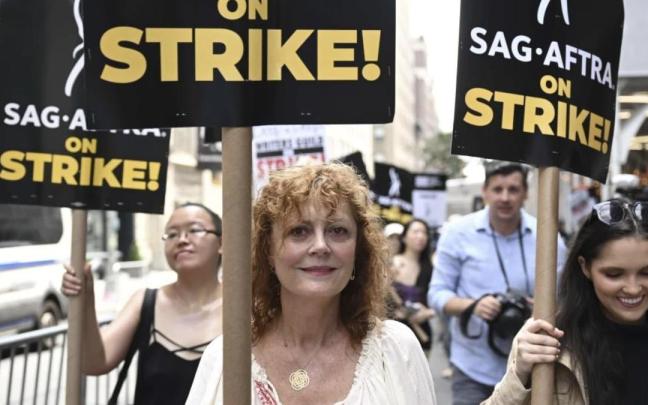 La actriz, Susan Sarandon, con una pancarta en las protestas.