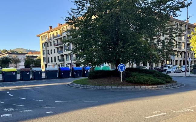 Contenedores de Bizkaia Kalea en Zarautz.