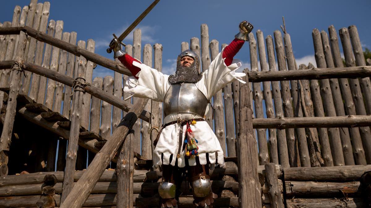 Una persona disfrazada de soldado medieval en una imagen de archivo.