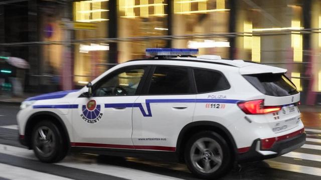 Imagen de archivo de una patrulla de la Ertzaintza.