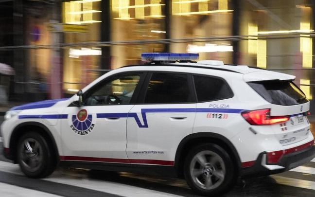 Imagen de archivo de una patrulla de la Ertzaintza.