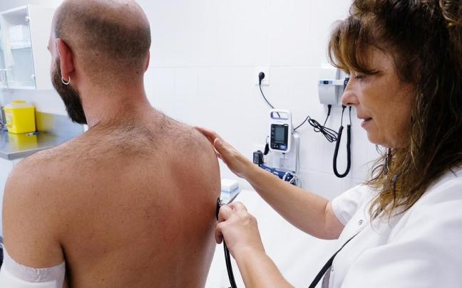 A las personas participantes en el estudio se les realizará cada cinco años una revisión física exhaustiva.