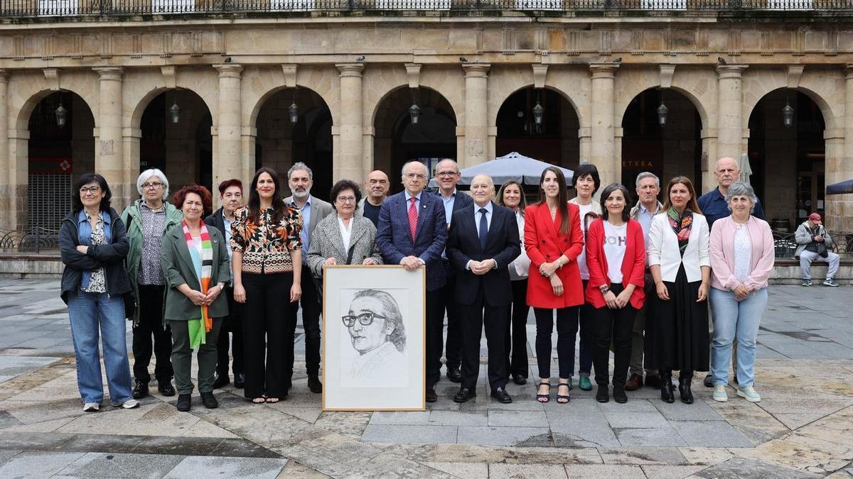 Euskaltzaindia presenta las actividades organizadas con motivo del 50 aniversario de la muerte del escritor y poeta Gabriel Aresti.