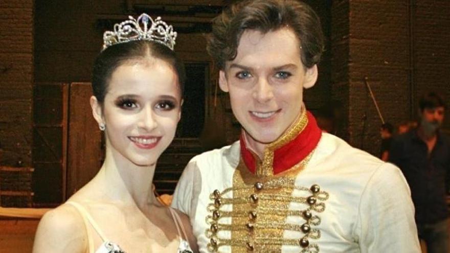 Vladimir Shklyarov junto a otra bailarina.