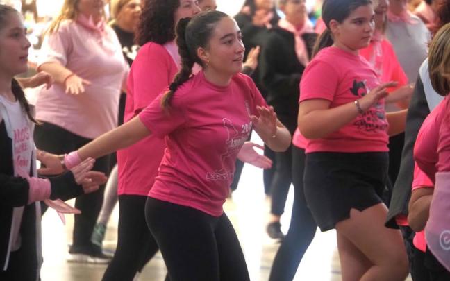 La oferta programada por el Ayuntamiento de Azpeitia incluye actividades diversas, como la zumba.