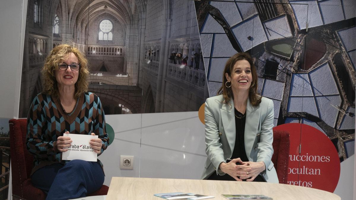 La diputada foral de Fomento del Empleo, Comercio y Turismo, Cristina González, y la concejal de Promoción Económica, Empleo, Turismo y Comercio, Maider Etxebarria.