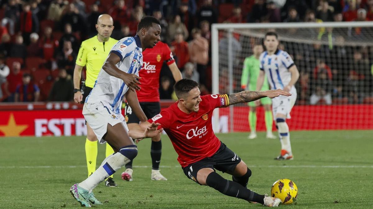 Becker, en un duelo del último Mallorca-Real Sociedad. / EFE