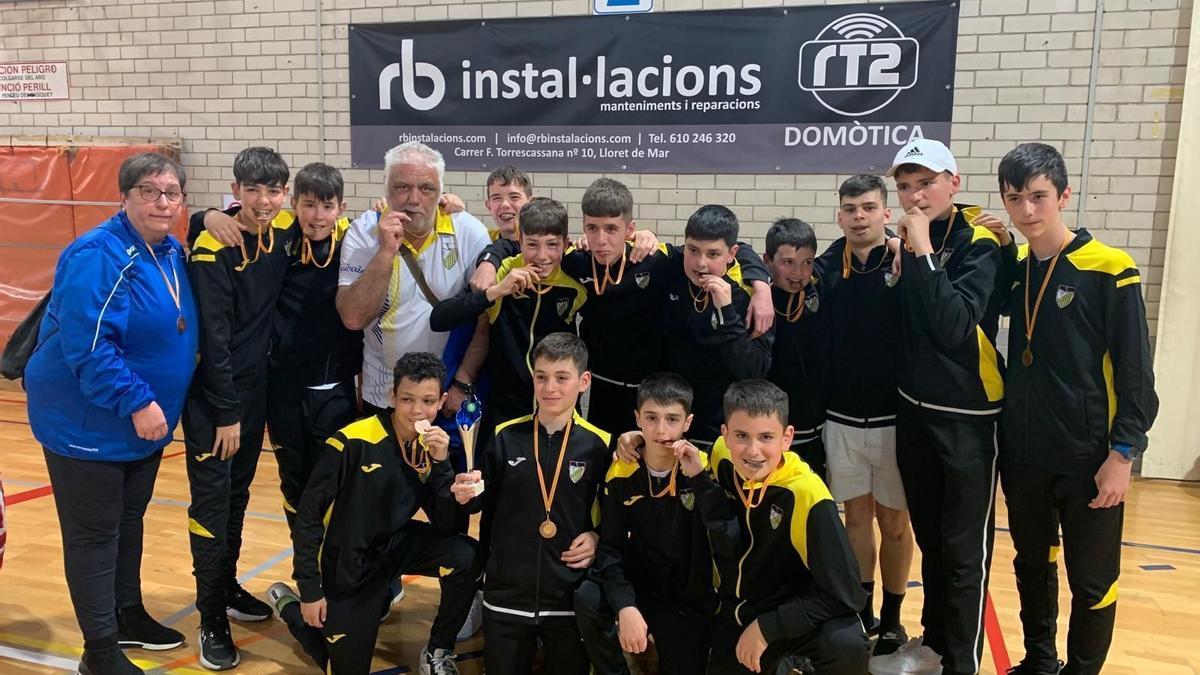 José Manuel Morán, de pie cuarto por la izquierda, en el torneo de Lloret de Mar de hace dos años