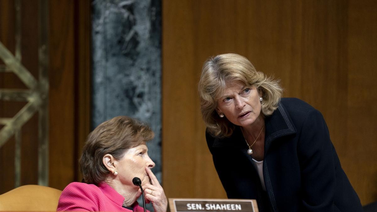 Una senadora republicana y otra demócrata proponen una ley para impedir a Trump la anexión de Groenlandia.