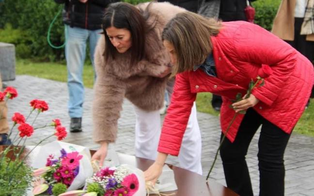 Ofrenda floral en el cementerio a las 10.00 horas en memoria de las víctimas.