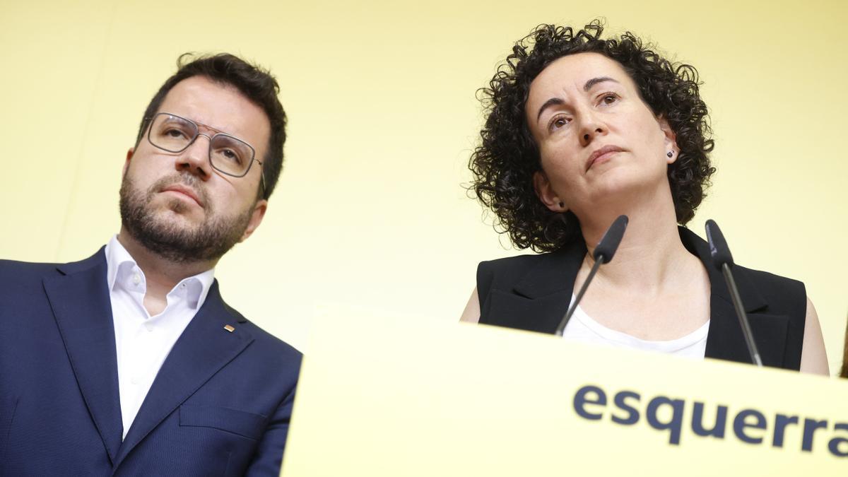 Pere Aragonès y Marta Rovira, en su comparecencia para anunciar el resultado de la votación de las bases, que dividida y por la mínima respaldaron el pacto para investir a Illa.