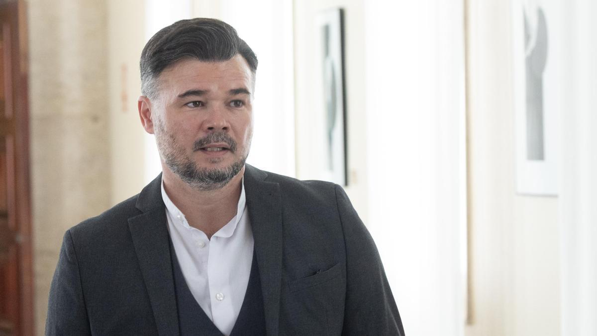El portavoz de ERC en el Congreso, Gabriel Rufián, en los pasillos del Congreso.