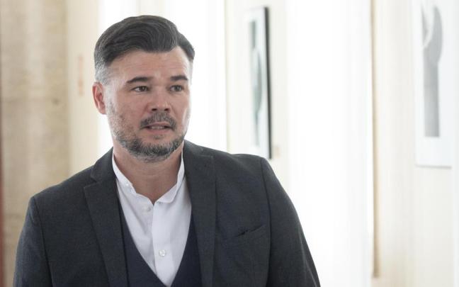 El portavoz de ERC en el Congreso, Gabriel Rufián, en los pasillos del Congreso.