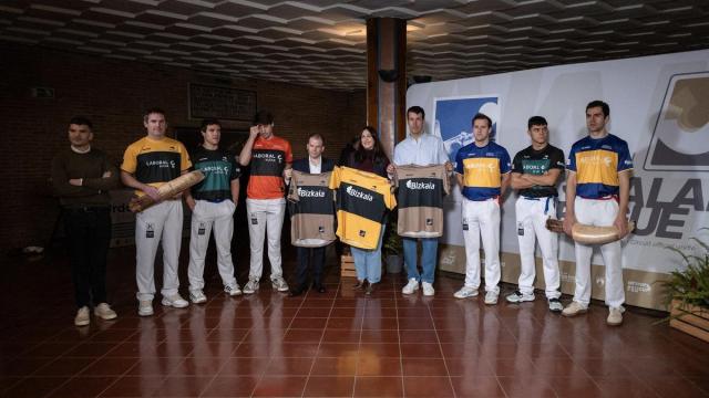 Presentación de la Biscayne Cup en el frontón Jai Alai de Gernika.