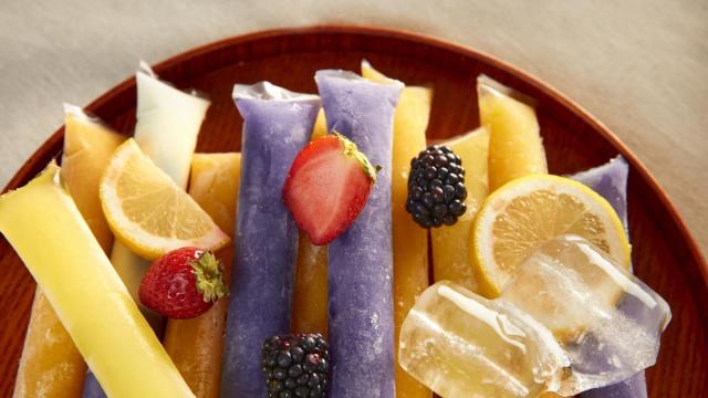 Hacer polos y helados en casa es una opción fácil y saludable.