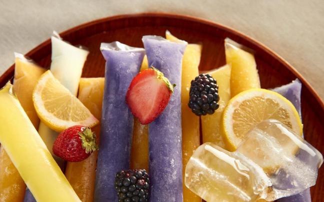 Hacer polos y helados en casa es una opción fácil y saludable.