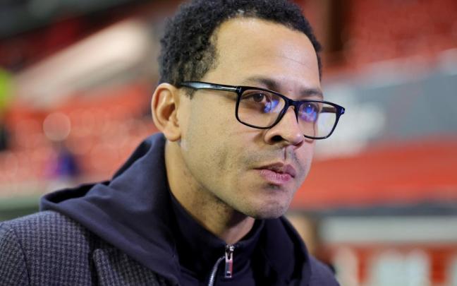 El técnico inglés Liam Rosenior, nuevo entrenador del Chelsea.