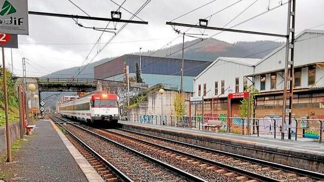Apeadero de Santa Cruz en el barrio de Gardea de Laudio.