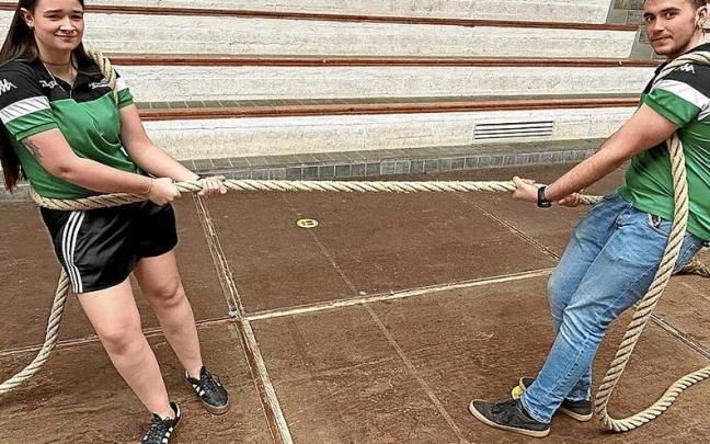 Amaiur Uriarte y Martxel Azkorbebeitia son tiradores de Abadiño Sokatira Taldea y ambos son zagueros. Amaiur Uriarte y Martxel Azkorbebeitia son tiradores de Abadiño Sokatira Taldea y ambos son zagueros.