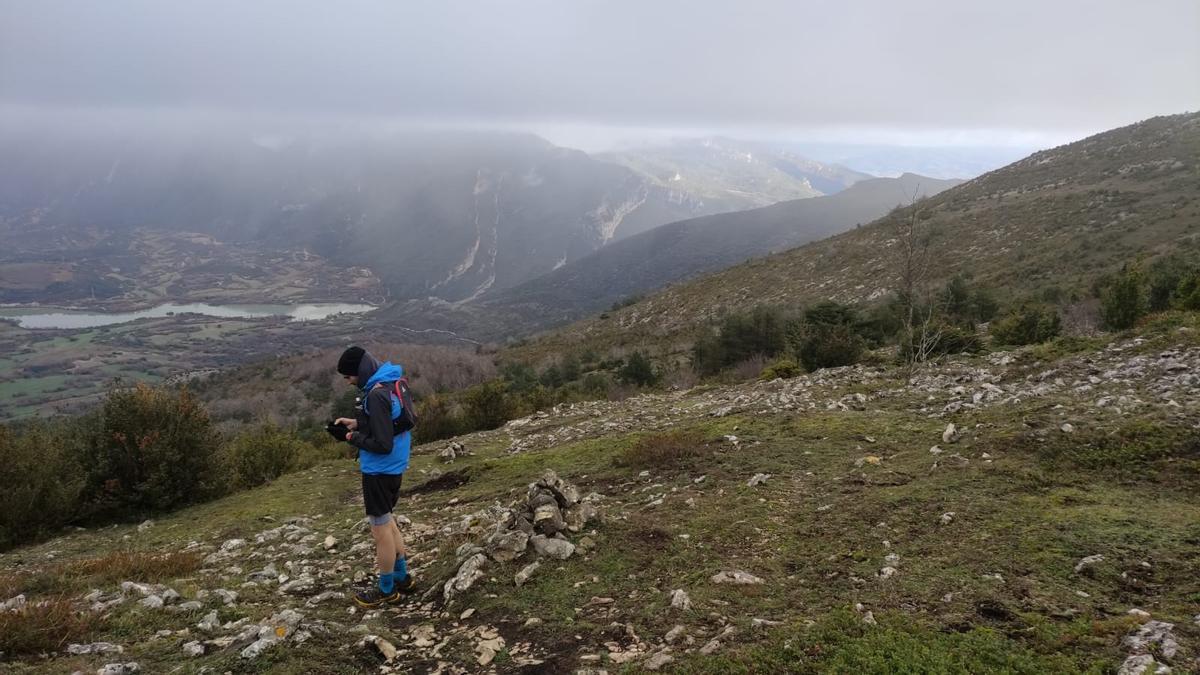 La niebla tapa hasta la sierra de Árcena.jpeg