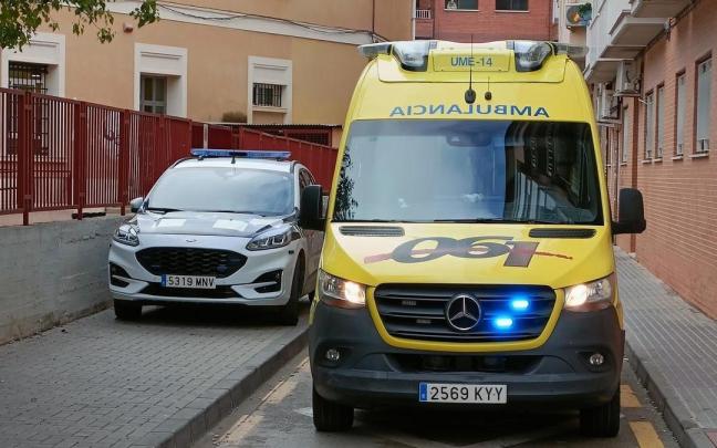 Un vehículo de la Policía Local de Murcia y una ambulancia. / EP Un vehículo de la Policía Local de Murcia y una ambulancia.