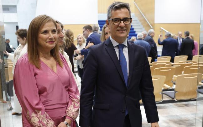 La consejera María Jesús San José, este viernes con el ministro Bolaños