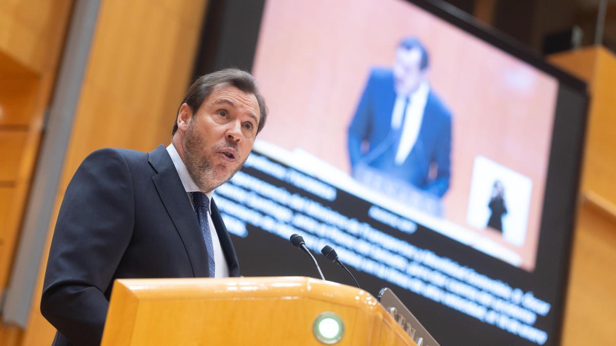 El ministro de Transportes y Movilidad Sostenible, Óscar Puente, comparece para dar cuenta del caos ferroviario, en el Senado.