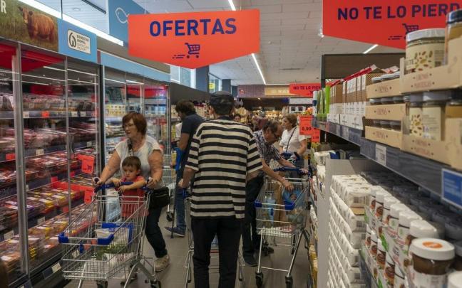 En imágenes: dos productos arrasan en pocas horas en un nuevo súper de Vitoria En imágenes: dos productos arrasan en pocas horas en un nuevo súper de Vitoria