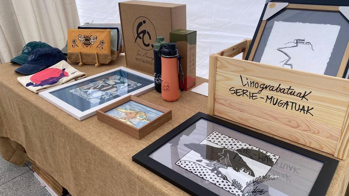 Ira Arsuaga tiene cuenta en redes sociales y página web.