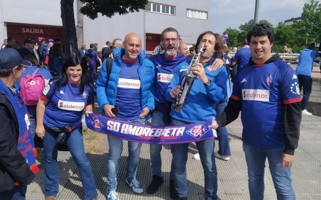 Una kalejira acompaña al Amorebieta en Logroño
