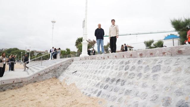 Jon Insausti e Iñigo García, en el paseo de Ondarreta / Ruben Plaza