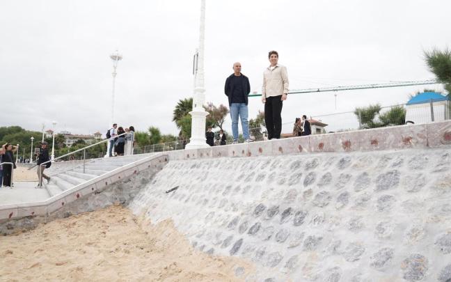 Jon Insausti e Iñigo García, en el paseo de Ondarreta / Ruben Plaza