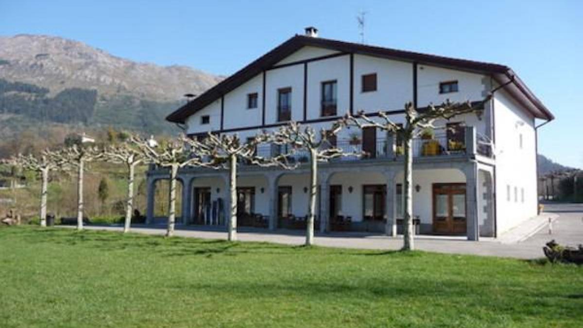 El restaurante disfruta de unas espectacular vistas sobre el macizo de Izarraitz