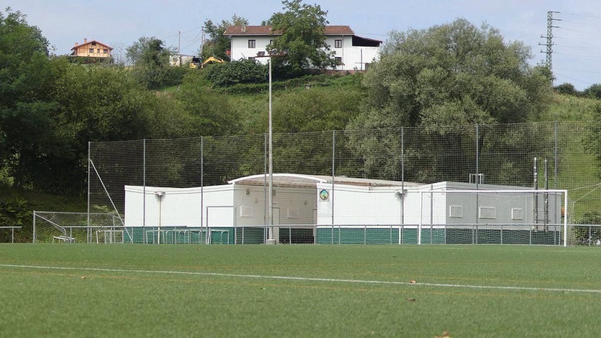 Campo de fútbol de Zarkumendegi.