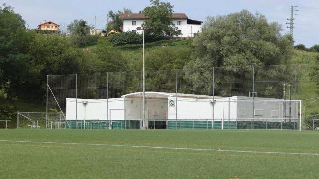 Campo de fútbol de Zarkumendegi.