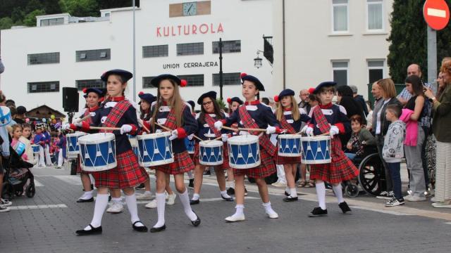 'Pequeños' tambores, grandes emociones 'Pequeños' tambores, grandes emociones