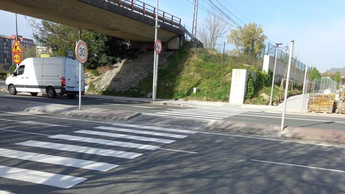 Paso bajo la rotonda de Asti.