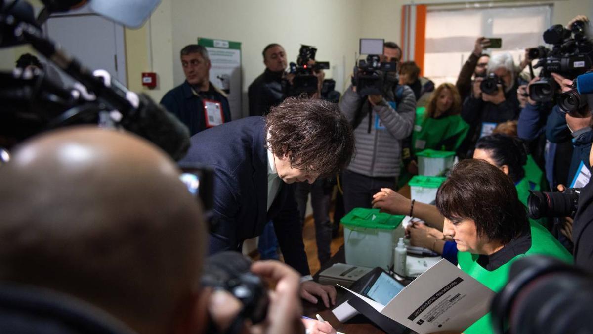 Cierran los colegios electorales de las cruciales elecciones parlamentarias de Georgia