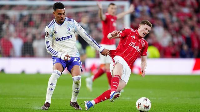 Morgan Rogers y Elliot Anderson, en una imagen del pasado curso, cuando jugaban en Aston Villa y Nottingham Forest, respectivamente.