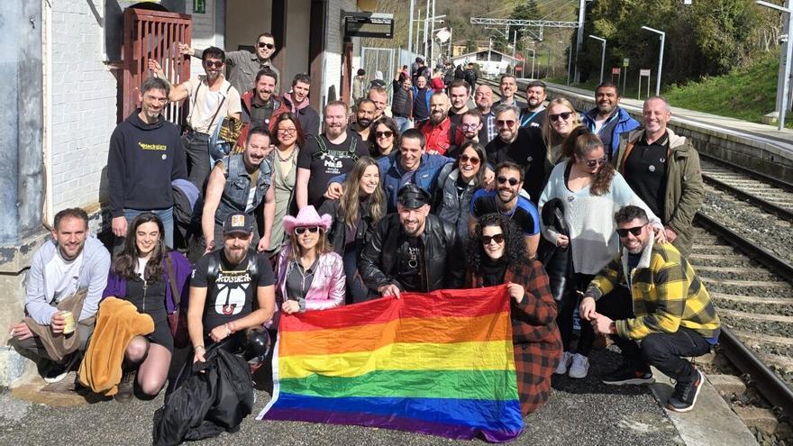 Algunas de las personas que participaron en la edición del año pasado, en la estación de Legazpi.