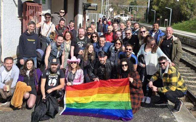 Algunas de las personas que participaron en la edición del año pasado, en la estación de Legazpi.