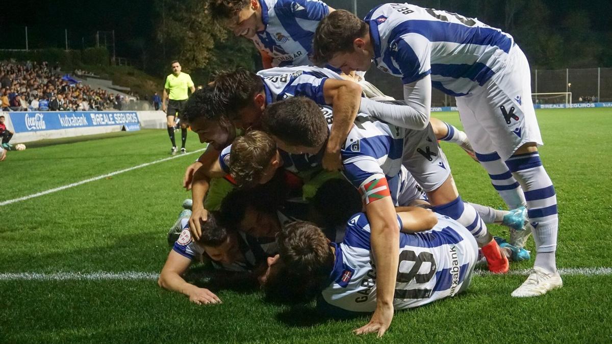 Los jugadores del Sanse celebran un gol esta temporada. / MIKEL RECALDE