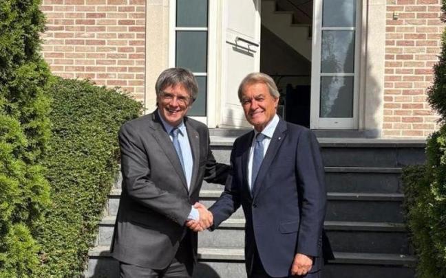 El expresident de la Generalitat, Artur Mas, visita en Bélgica a su homólogo, Carles Puigdemont.