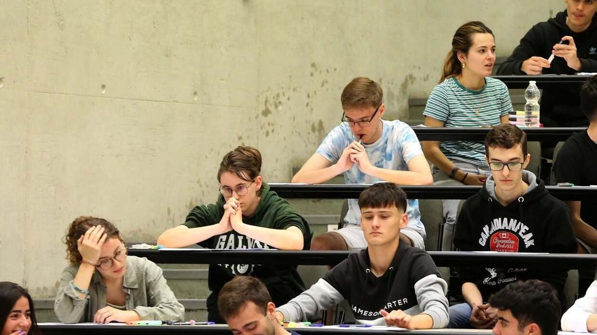 Estudiantes realizando la EvAU en la UPNA, el pasado junio. Foto: Javier Bergasa